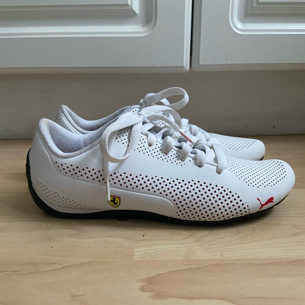 Puma Ferrari Drift Cat 5- Women’s Sneaker’s size 7.5 (fits like 8).